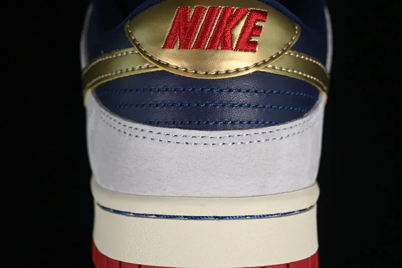 All Categories Nk SB Dunk Series Nk SB Dunk Low Low-top sneakers Foreign trade version Nk Dunk Low Rro "Old Spice" White, blue and gold SB low-top sports and leisure sneakers 304292-272